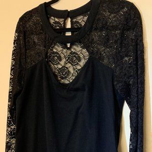 TORRID SIZE 2 BLACK SEXY TOP w/LONG LACE SLEEVES & KEYHOLE FITS SIZE 12/14